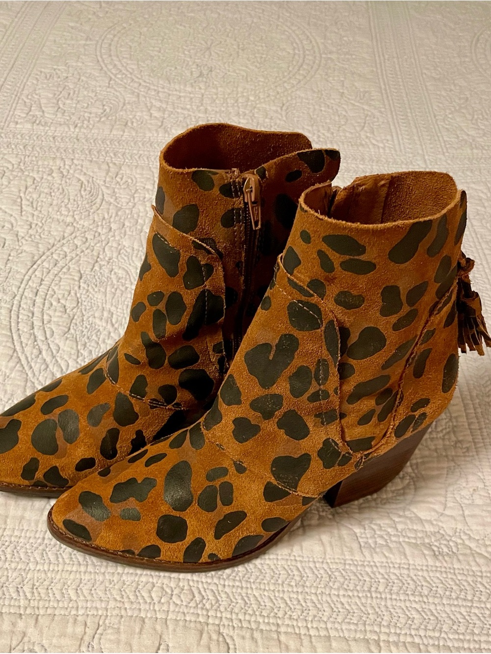 Matisse Leopard-Print Leather Ankle Boots sz 9.5